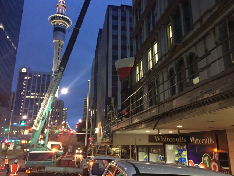 Hiab hire truck lifting the Farmers Santa into place